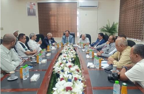 لقاء موسع في عدن يناقش صعوبات دخول المواد الخام الخاصة بمصانع الأدوية