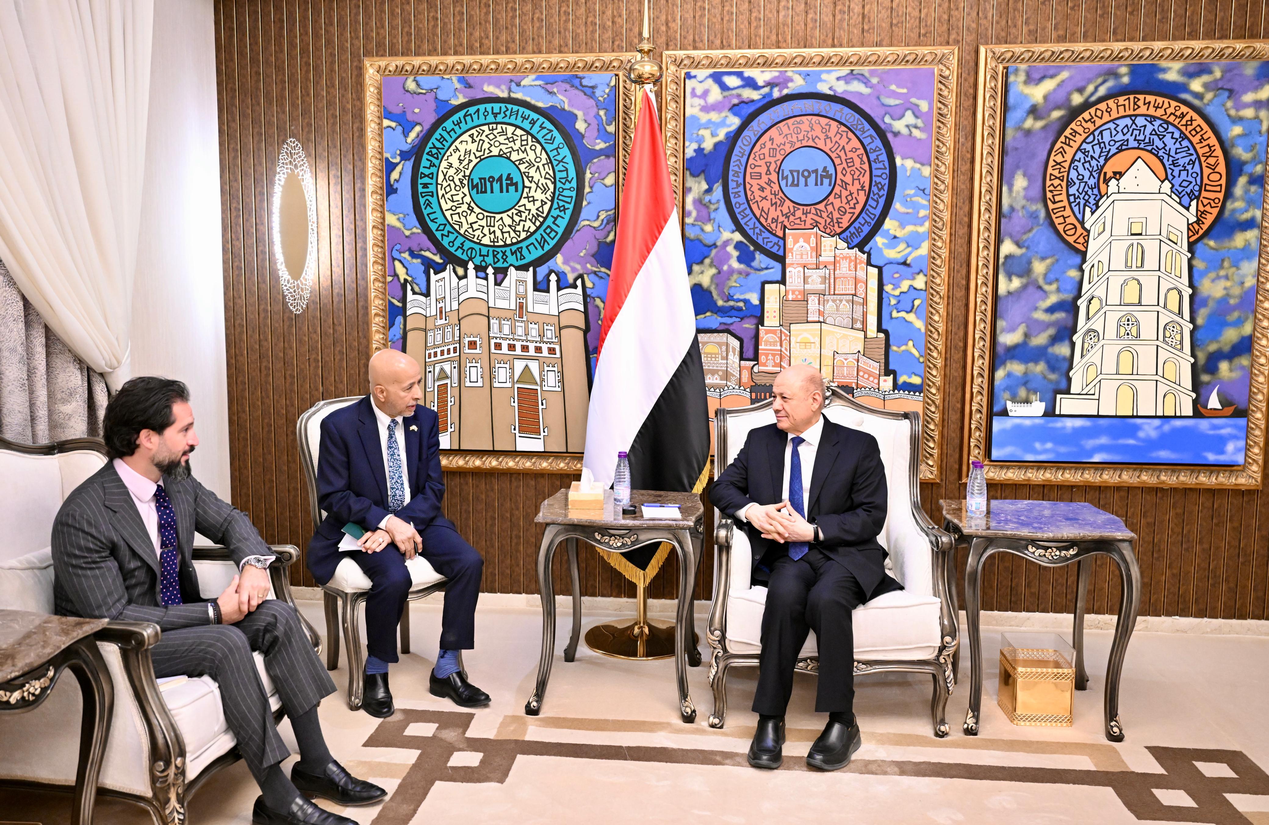 رئيس مجلس القيادة يشيد بجهود الولايات المتحدة في تنفيذ قرار حظر الاسلحة الايرانية