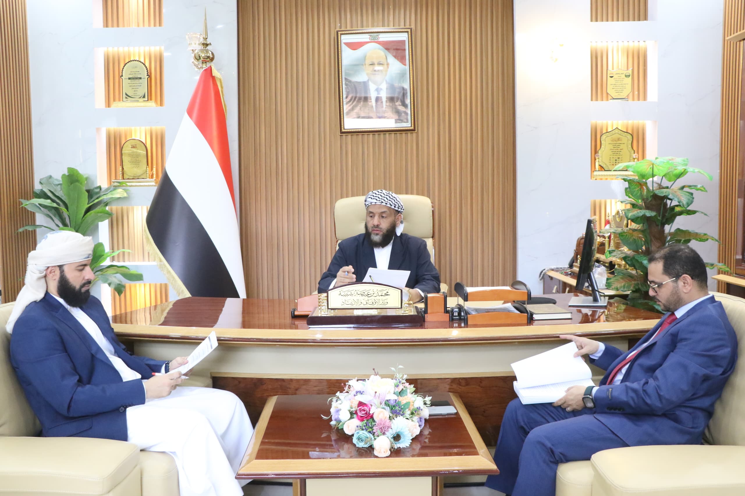 وزارة الأوقاف تبدأ عملية تسليم المبالغ المستردة لحجاج اليمن عن موسم 1445هـ
