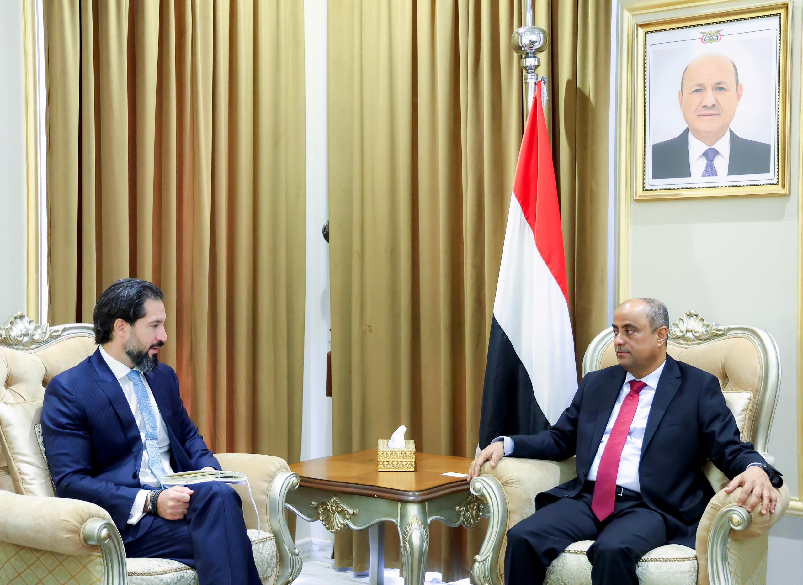 رئيس مجلس الوزراء يستقبل القائم بأعمال سفير الولايات المتحدة الامريكية