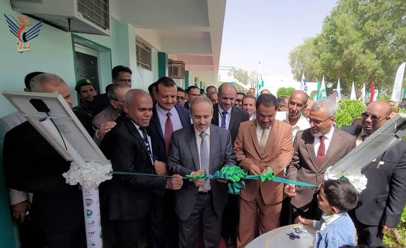 الوزير الوصابي والوكيل السعيدي يدشنان ورش ومعامل تخصص الطاقة الشمسية بكلية المجتمع في سيئون