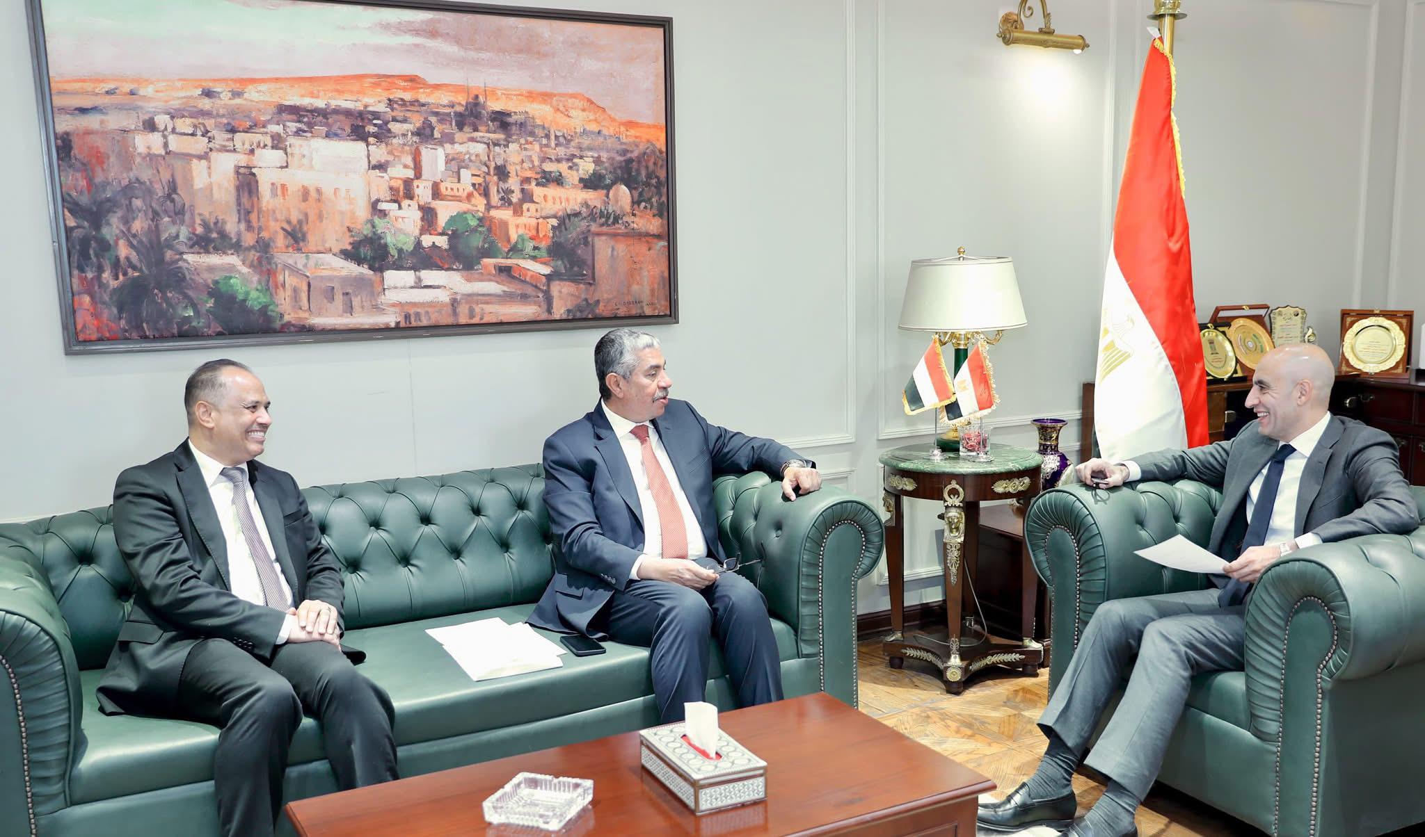 السفير بحاح يبحث مع وزير التربية والتعليم المصري آلية إدماج الطلاب اليمنيين في المدارس المصرية