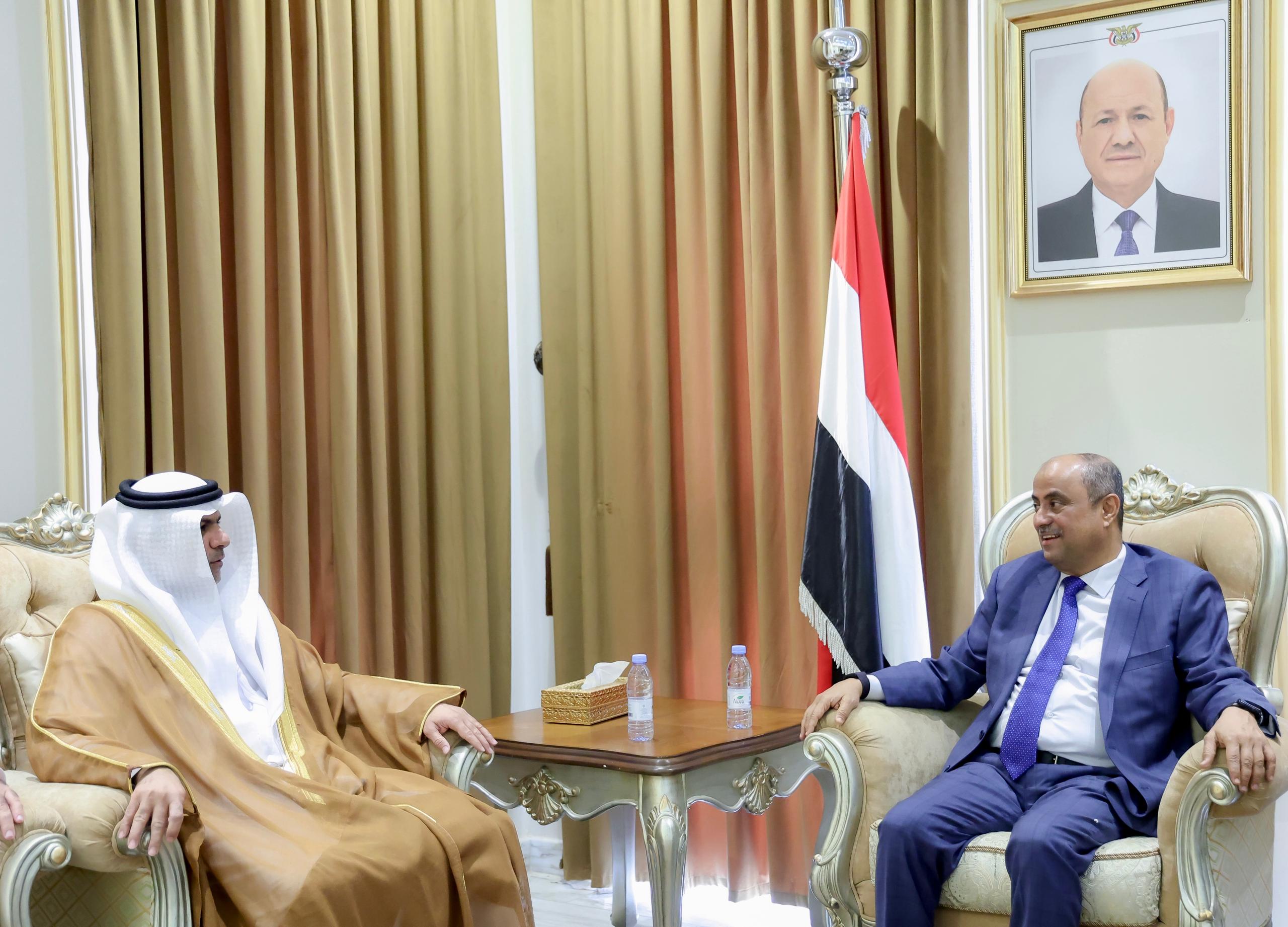 رئيس الوزراء يستقبل السفير الاماراتي لدى اليمن