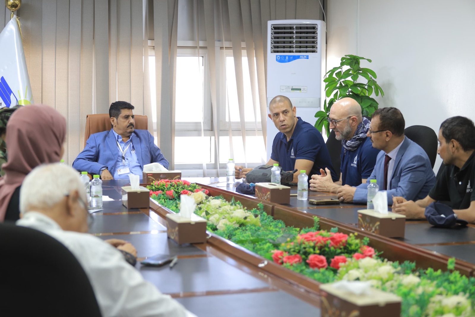 وفد الإنتربول الدولي يبحث مع عددا من المنشآت الخدمية الحيوية في عدن سبل التعاون المشترك
