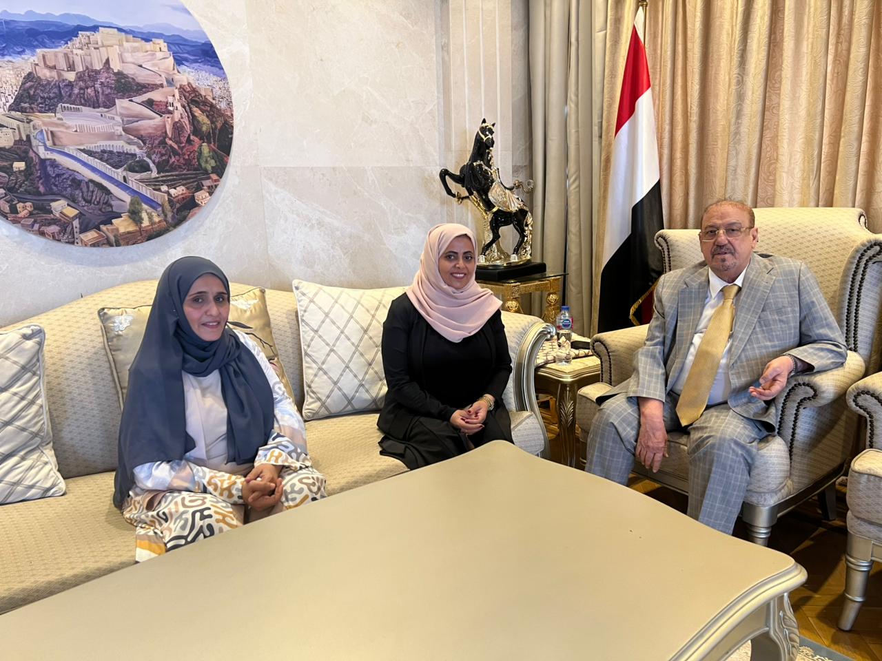 رئيس مجلس النواب يلتقي رئيسة اللجنة الوطنية للمرأة بمحافظة تعز