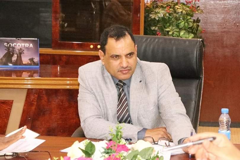 وزير الزارعة والري والثروة السمكية يوجه بالنزول ودراسة ظاهرة نفوق الدلافين في سقطرى
