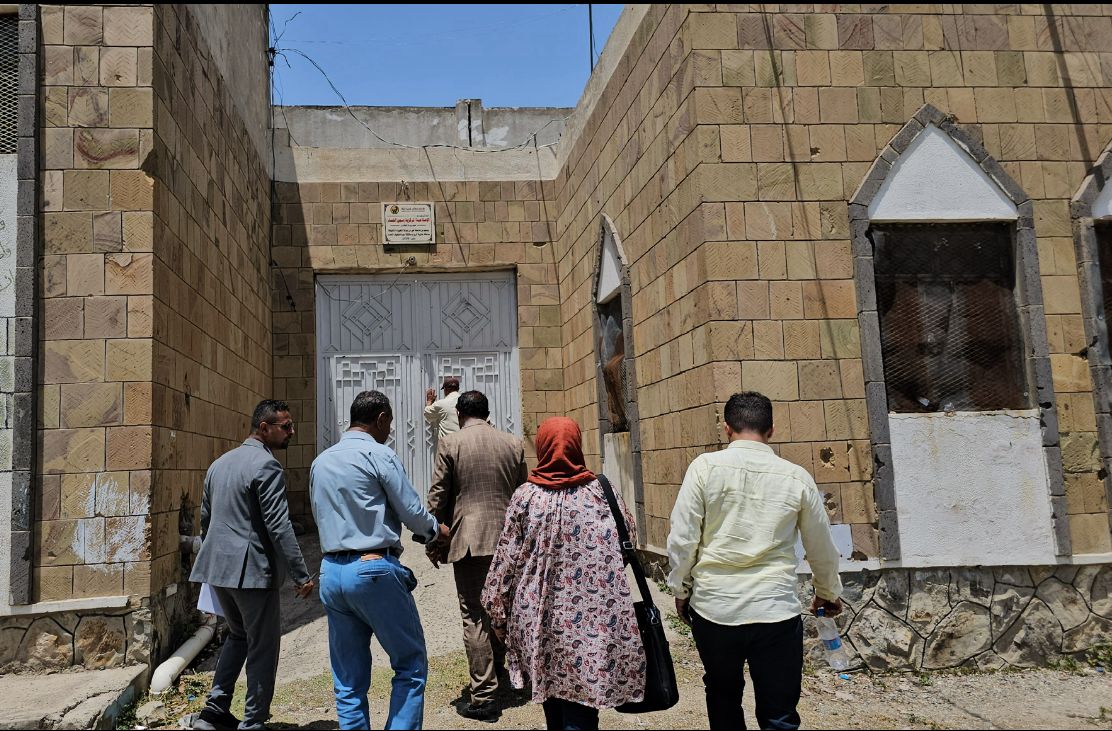 اللجنة الوطنية للتحقيق تطلع على اوضاع (951) من نزلاء السجن المركزي في تعز