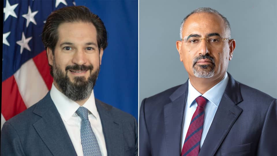 عضو مجلس القيادة اللواء الزُبيدي يبحث مع القائم بأعمال السفير الأمريكي تطورات الأوضاع في اليمن والمنطقة