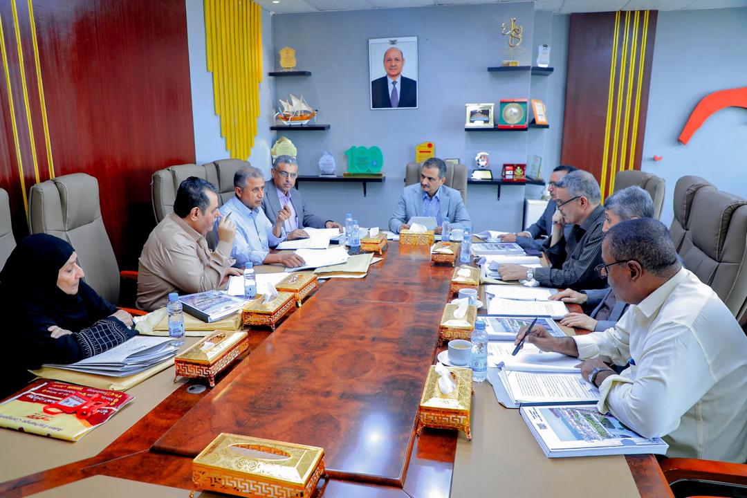 اجتماع برئاسة وزير الدولة محافظ عدن يناقش خطة اداء صندوق النظافة للعام الجاري