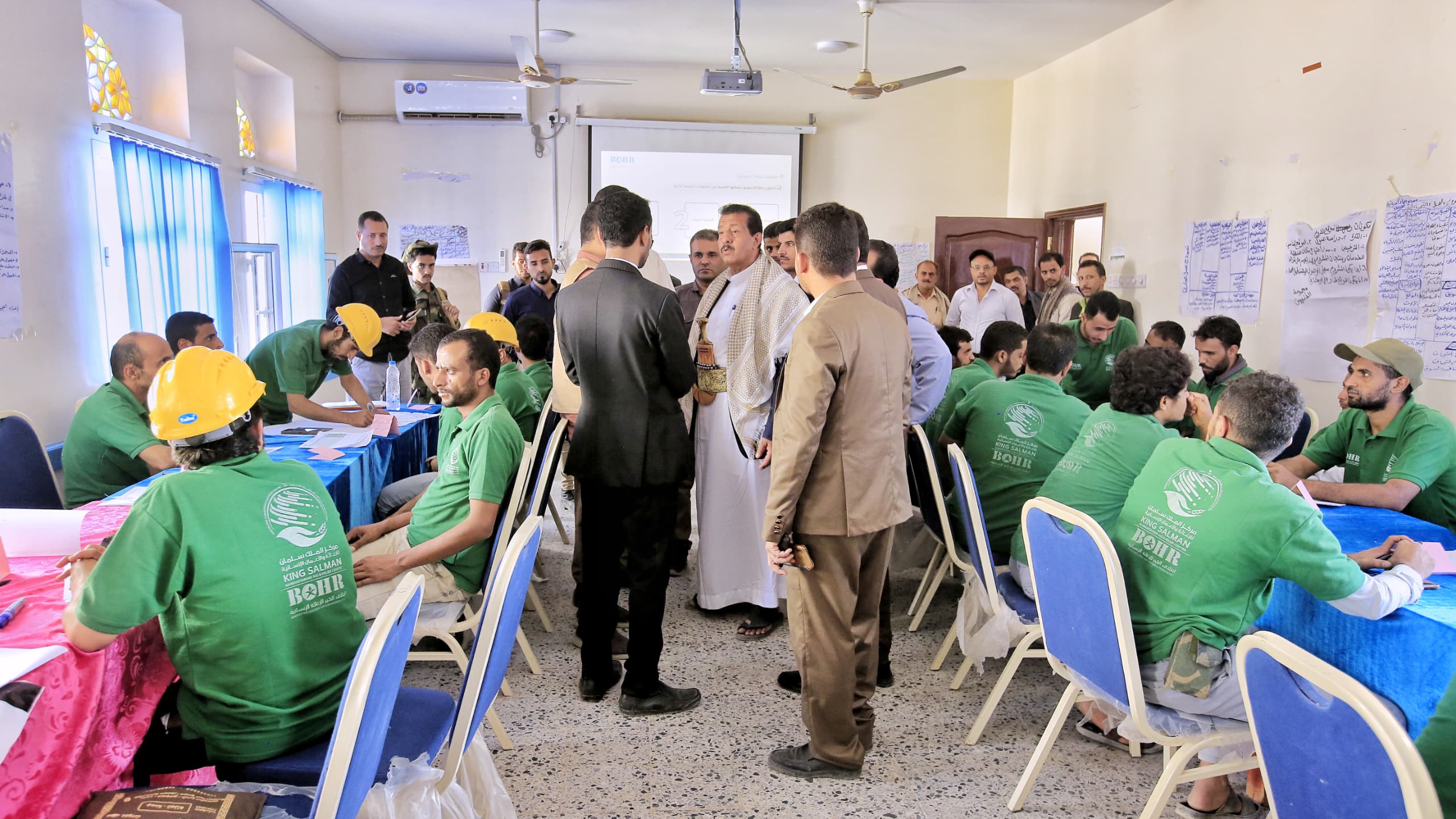 وكيل مأرب يطلع على العملية التعليمية والاحتياجات الملحة في المعهد التقني الصناعي