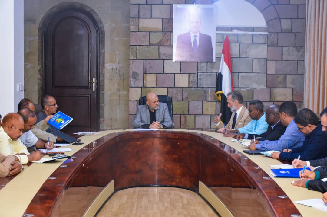 محافظ تعز يبحث مع الممثل المقيم للأمم المتحدة الحلول والمعالجات لتخفيف أزمة المياه