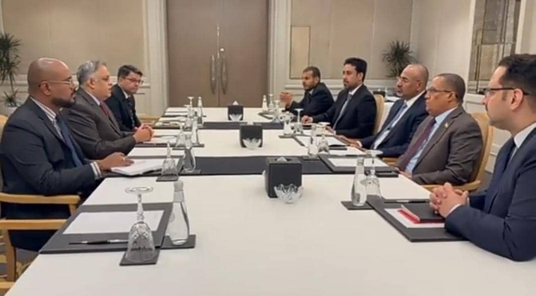 اللواء الزُبيدي يبحث مع السفير الهندي آفاق التعاون المشترك في الجوانب الأمنية والخدمية