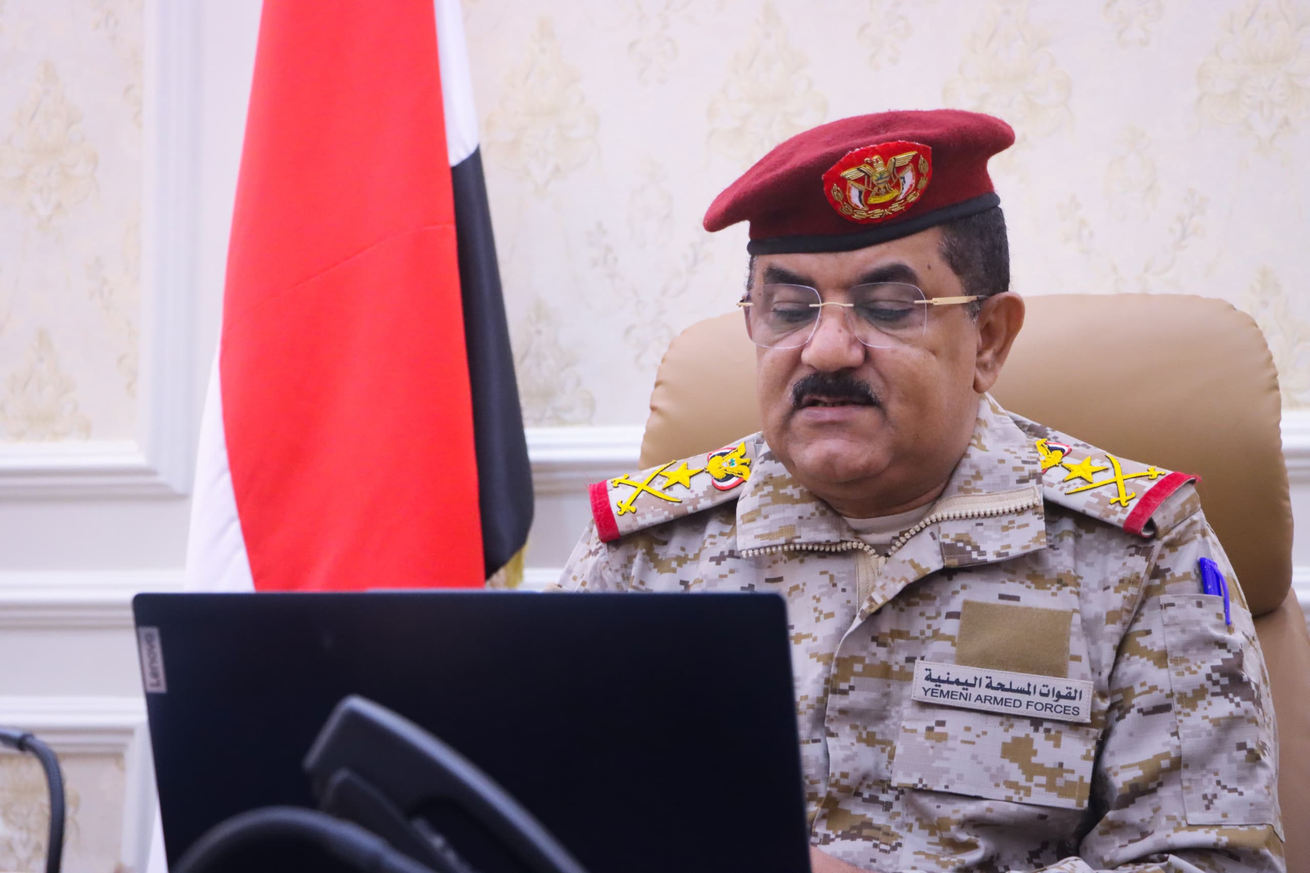وزير الدفاع يبحث مع السفير الياباني مستجدات الاوضاع في اليمن