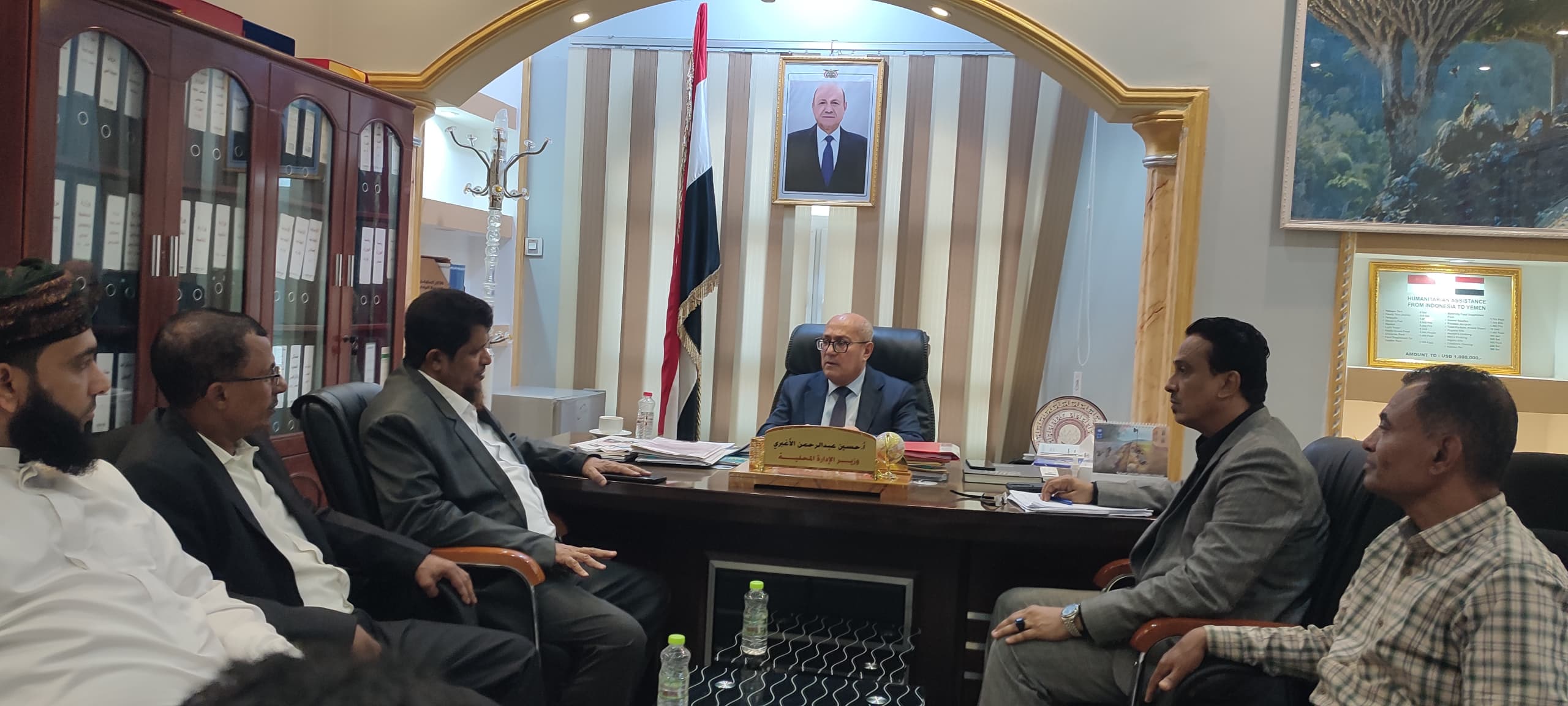 وزير الإدارة المحلية يناقش اوضاع احتياجات محافظة المهرة