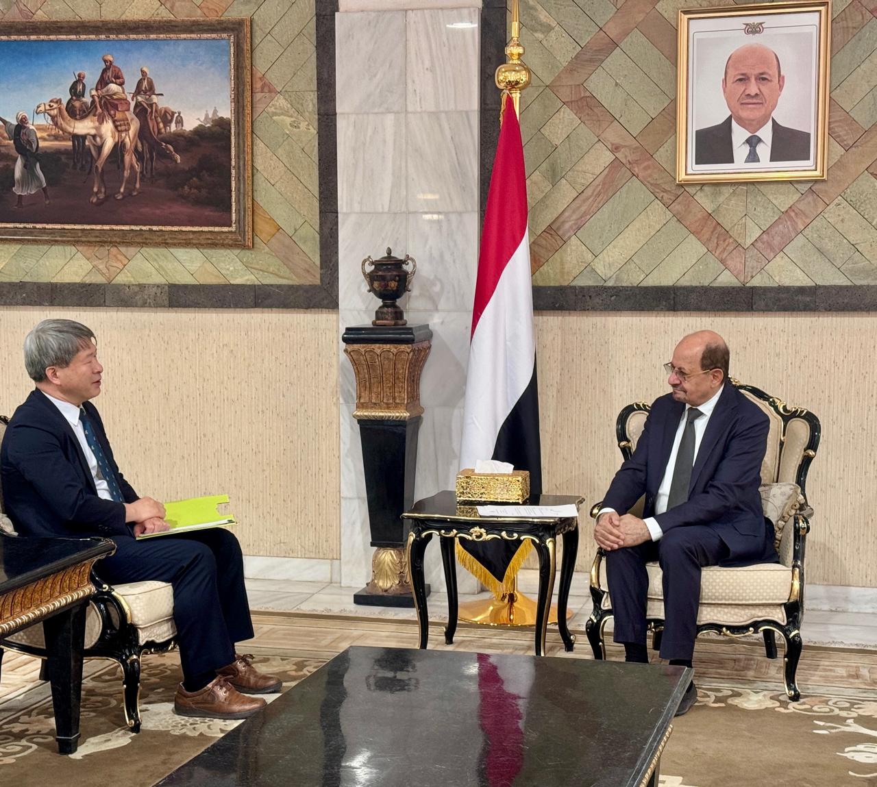 وزير الخارجية يبحث مع السفير الكوري سبل تعزيز العلاقات الثنائية بين البلدين