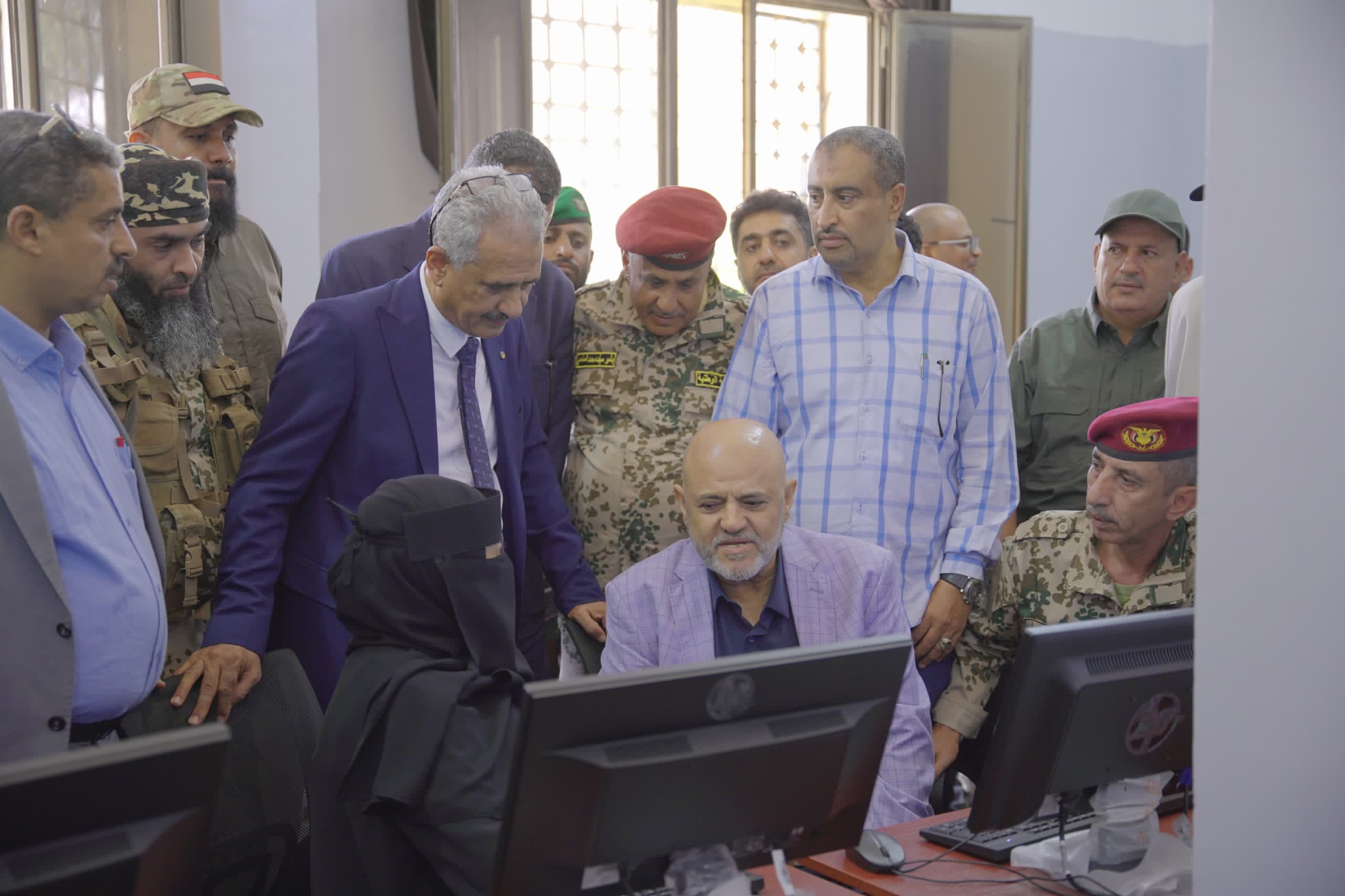 تدشين  مشروع طاقة شمسية ومعمل حاسوب في فرع جامعة تعز بالتربة