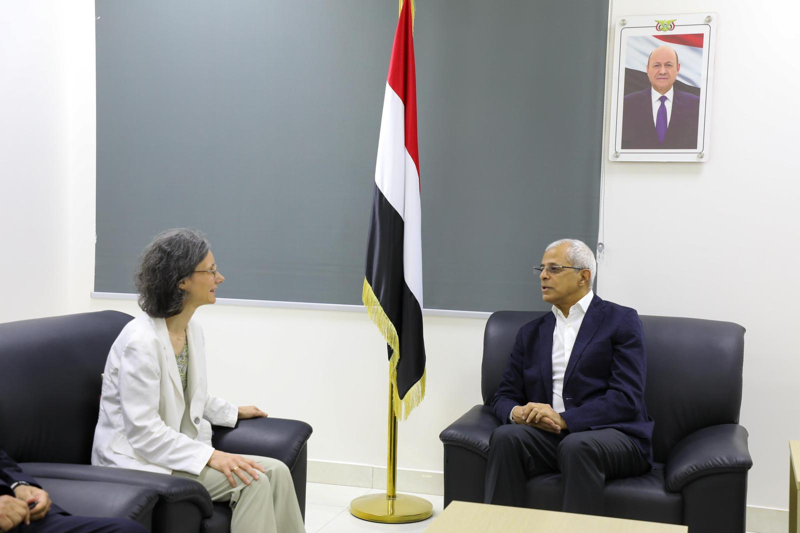نائب وزير الخارجية يناقش مع السفيرة الفرنسية توسيع مجالات الشراكة في الجوانب الثقافية والتنموية والاقتصادية