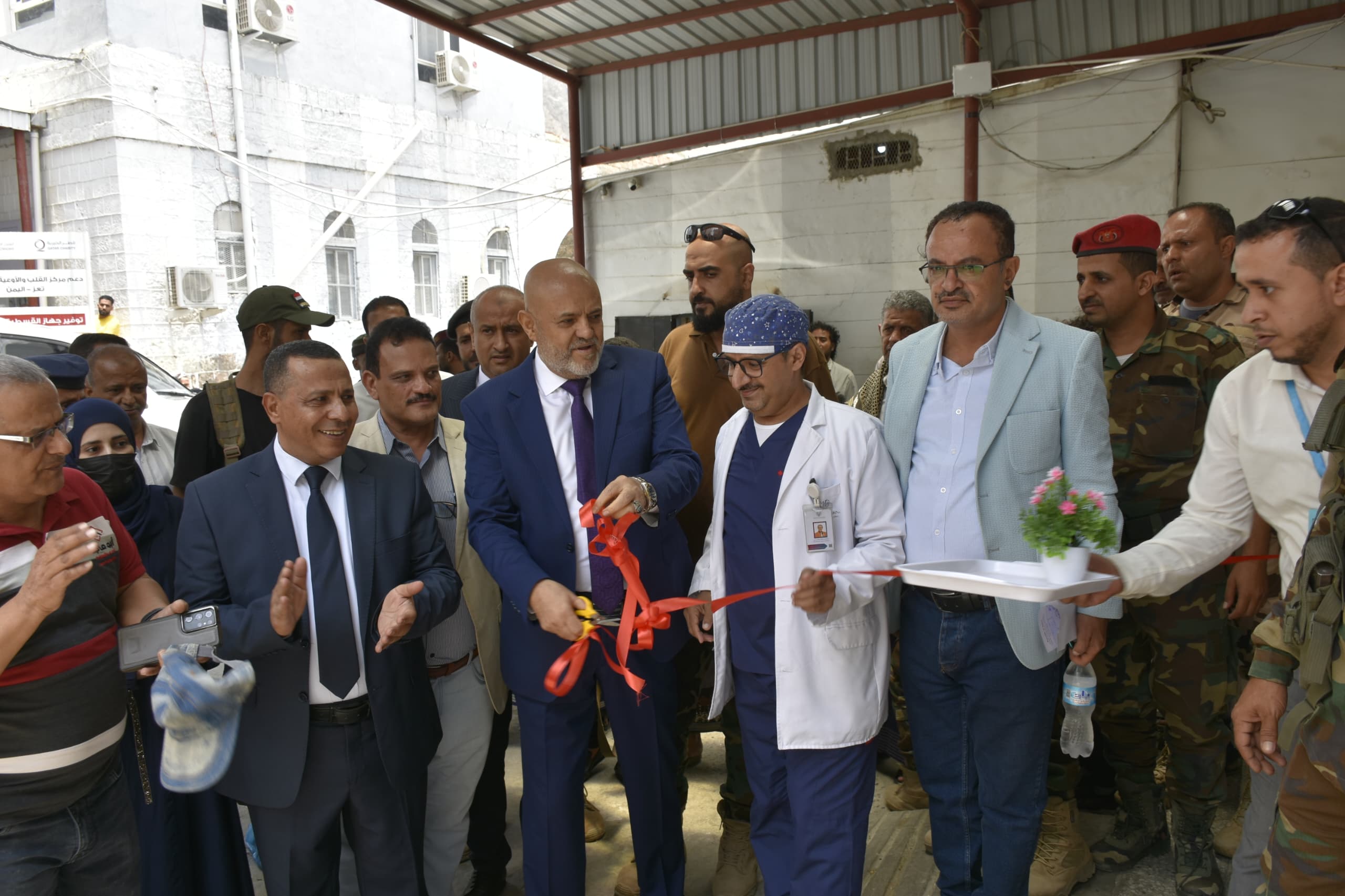 محافظ تعز يفتتح أول عيادة متخصصة لزراعة الكبد بمركز القلب والأوعية الدموية