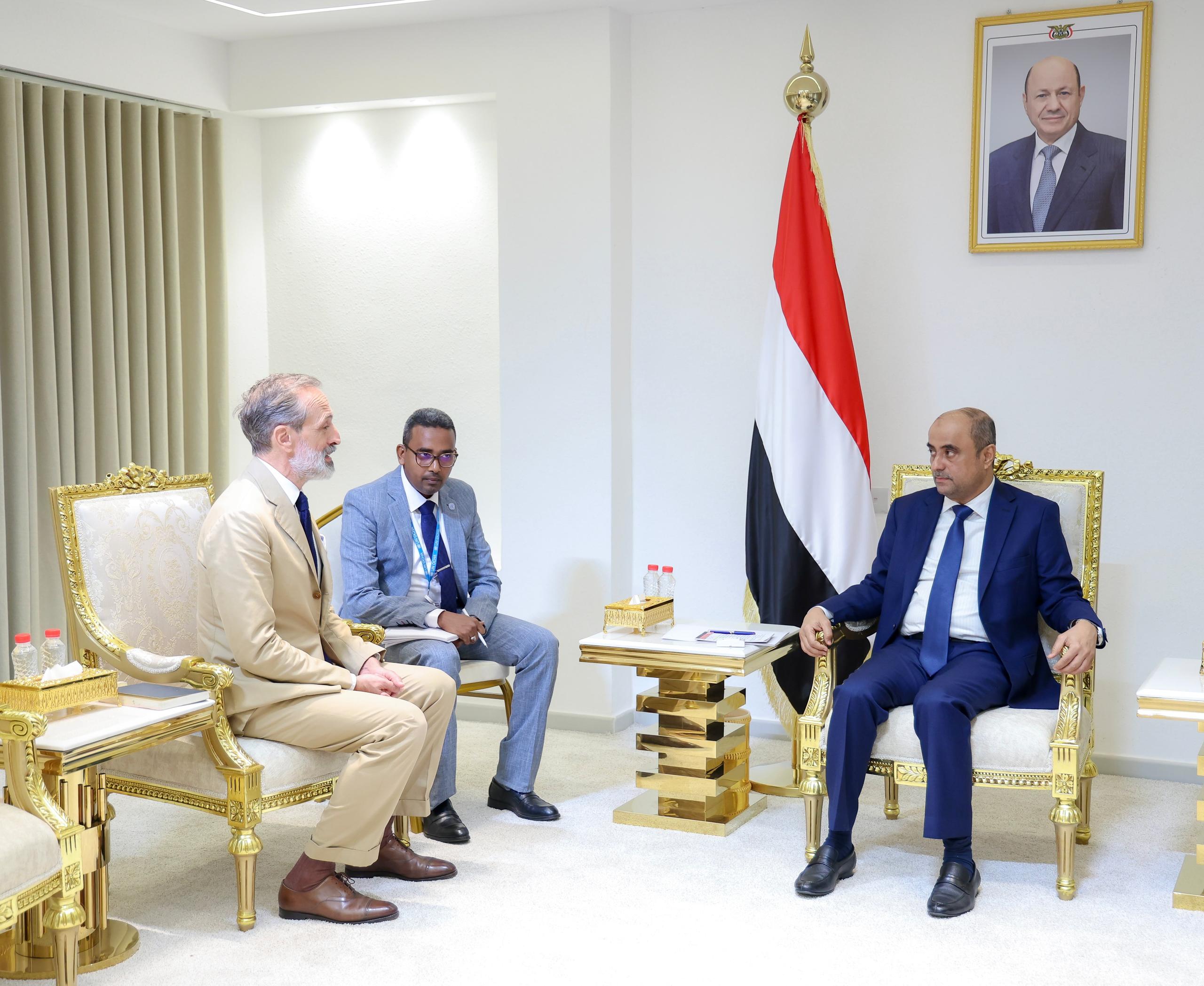 رئيس الوزراء يستقبل المنسق المقيم للأمم المتحدة في اليمن