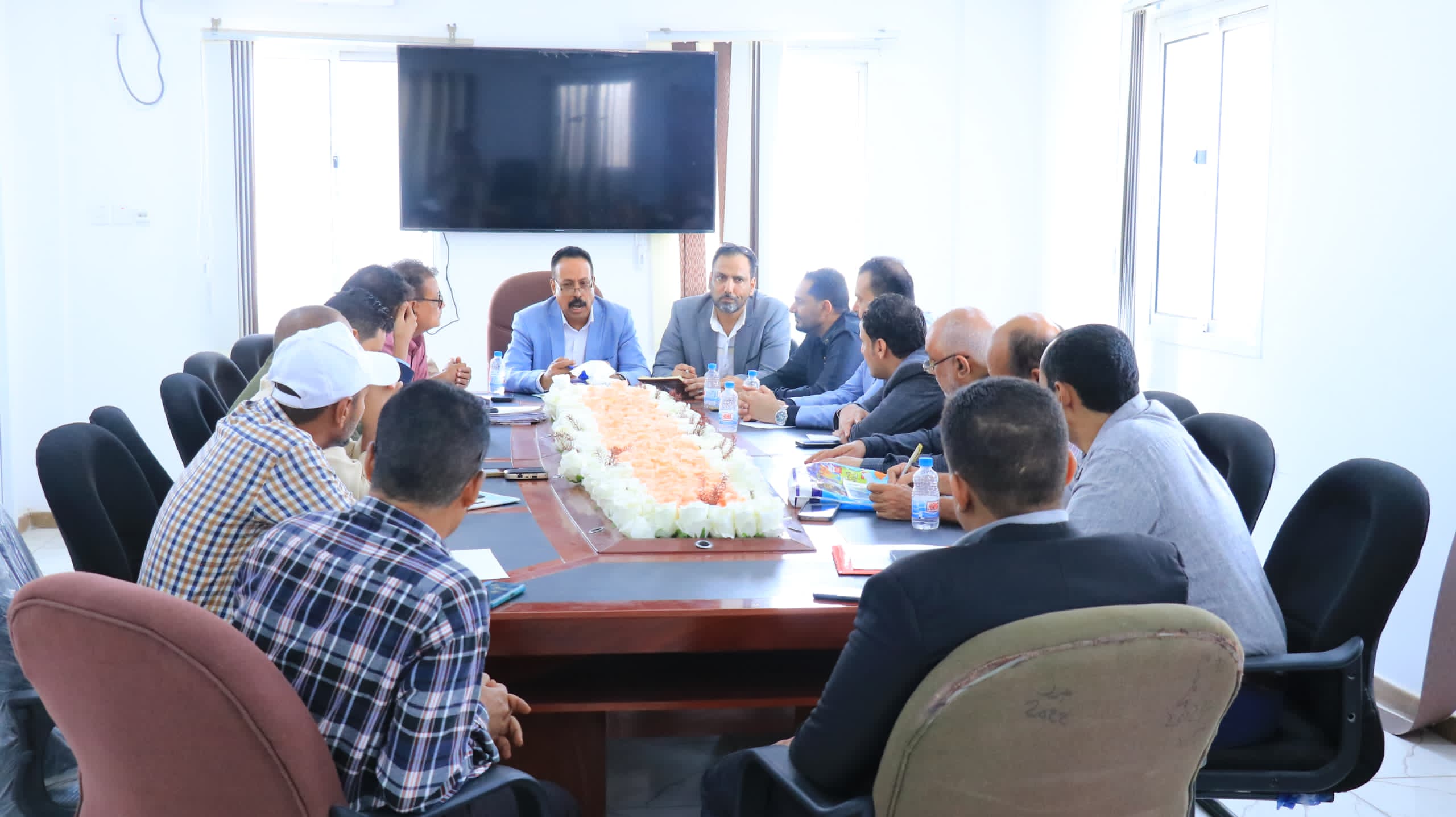 اجتماع يناقش سبل تفعيل نشاط المؤسسة العامة للطرق والجسور في عدن