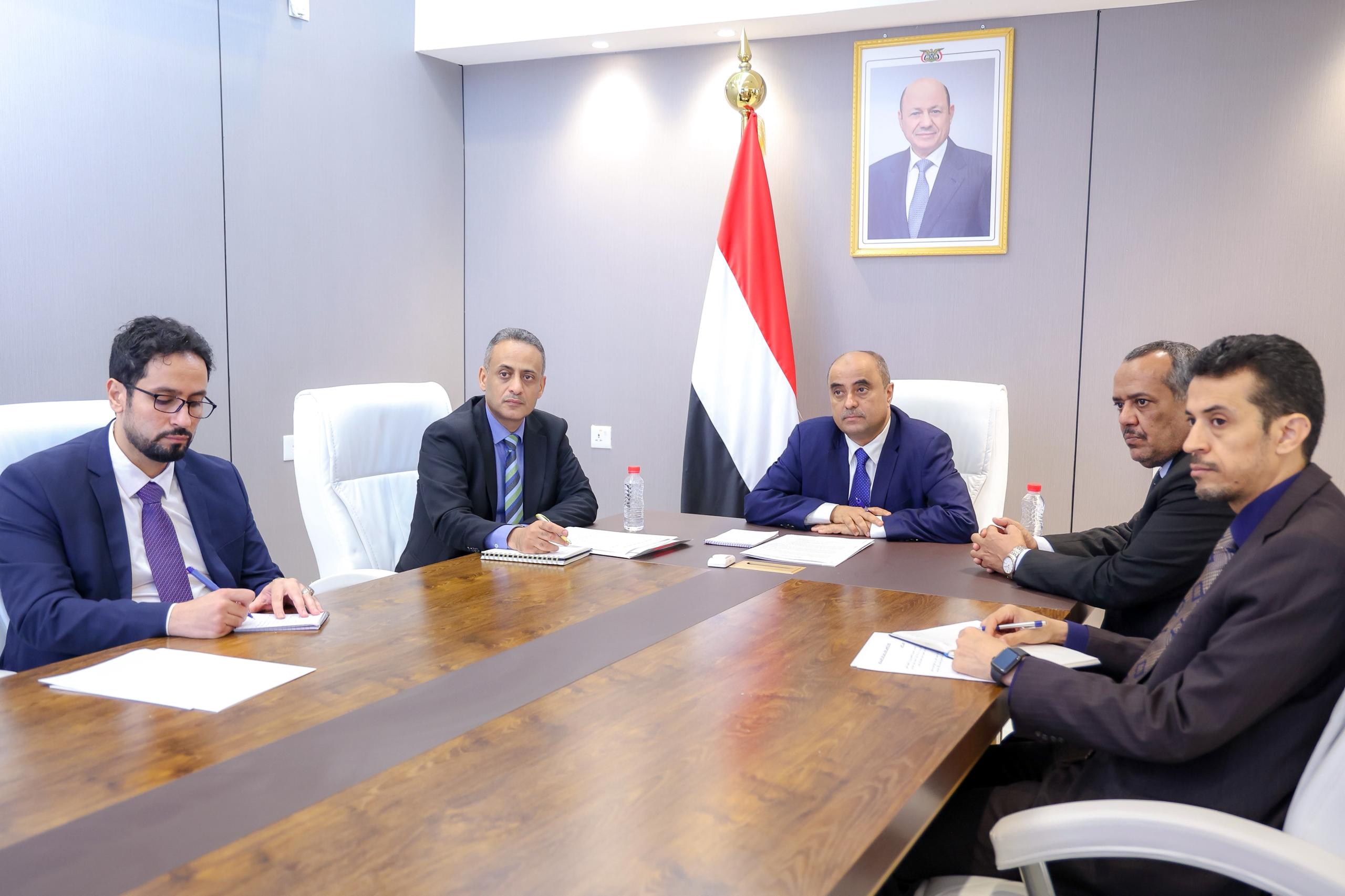 رئيس الوزراء يناقش مع السفيرة البريطانية تطورات الأوضاع وبرامج التعاون بين البلدين