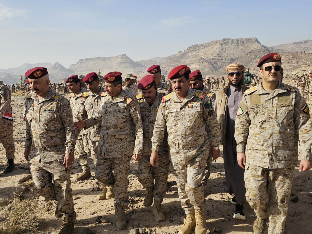 وزير الدفاع يشيد بالجاهزية العالية لمحور علب