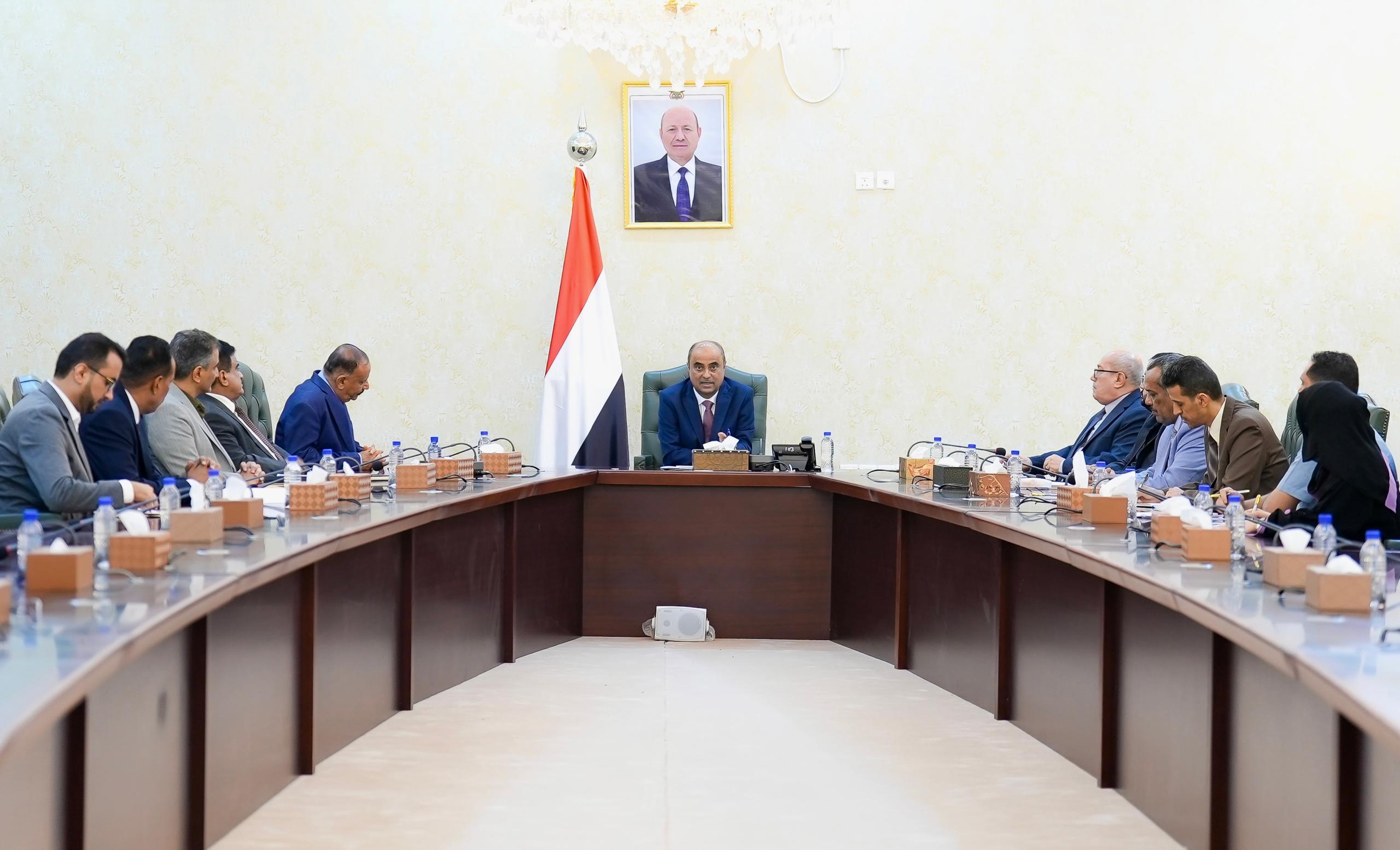 رئيس الوزراء يترأس اجتماعاً لمناقشة أضرار السيول ويؤكد على تضافر الجهود لمواجهة التغيرات المناخية