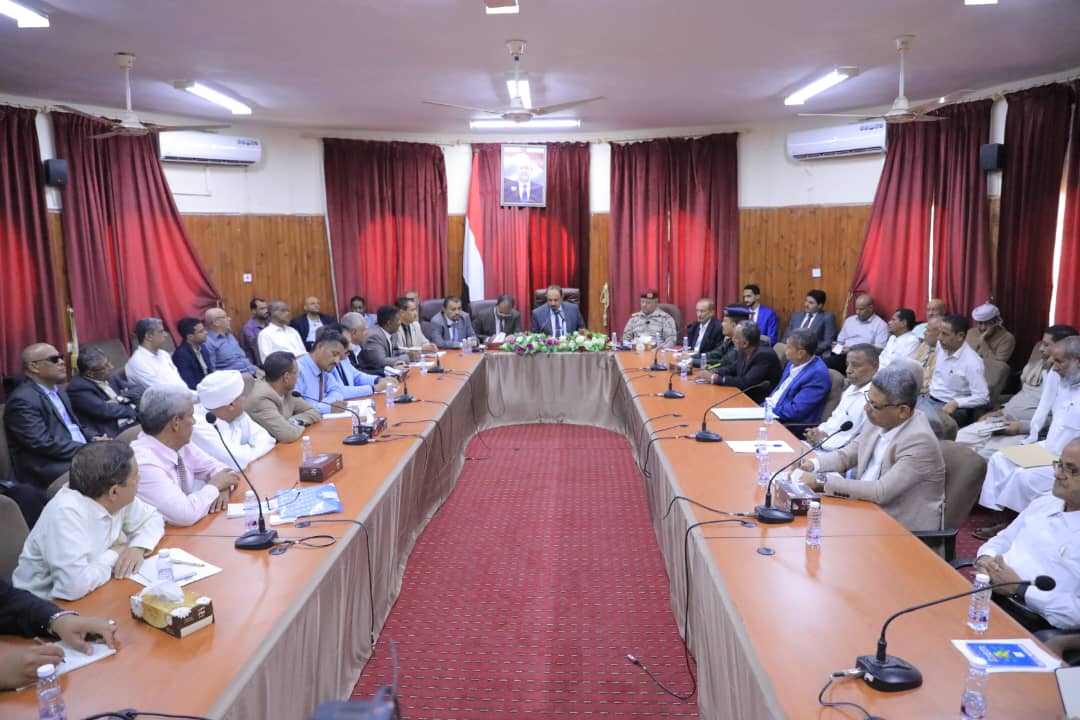 محافظ حضرموت يترأس اجتماعاً للمكتب التنفيذي بالوادي والصحراء