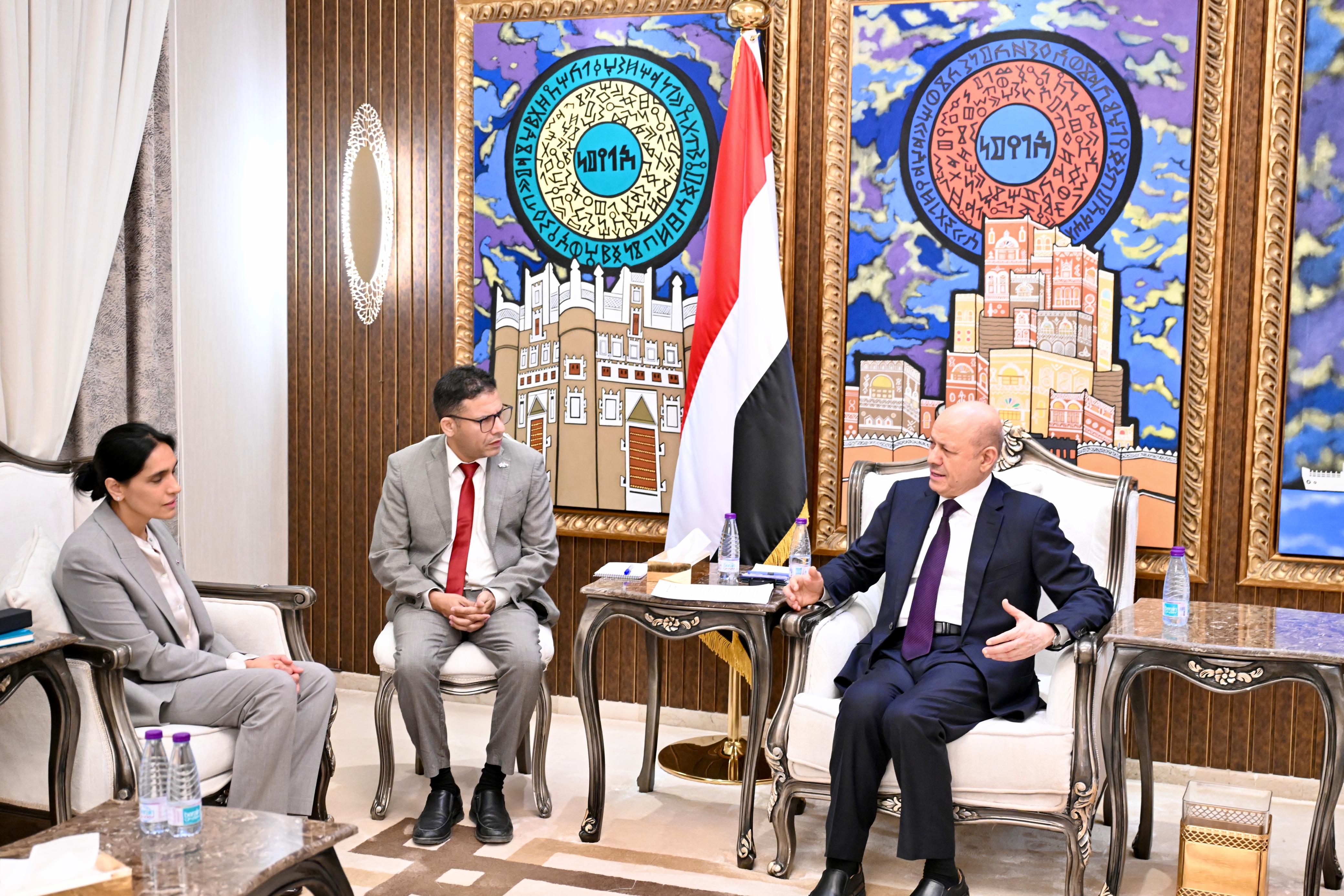 رئيس مجلس القيادة يؤكد للمجتمع الدولي ان الجماعة الحوثية باتت حالة ميؤوس منها كشريك لصناعة السلام