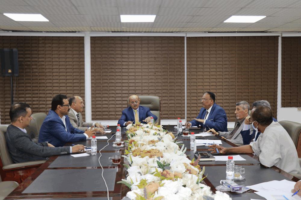 اللجنة الوطنية لتنظيم وتمويل الواردات تستعرض الية التعامل مع طلبات الاستيراد
