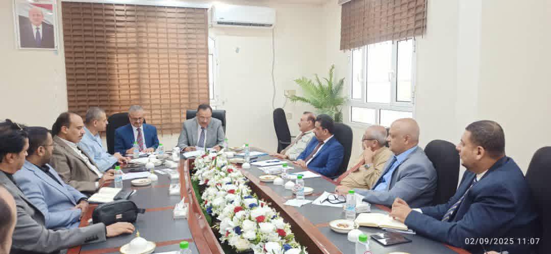 اجتماع في عدن يناقش جهود تعزيز الإيرادات الجمركية ومكافحة التهريب