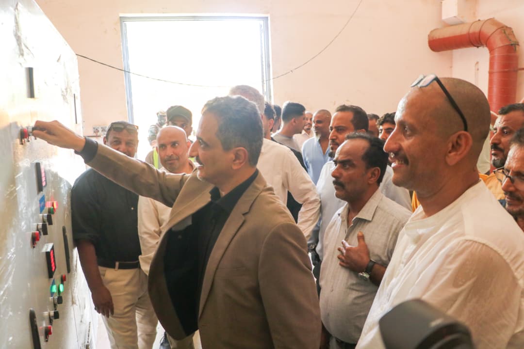وزير الدولة محافظ عدن يدشن مشروع اعادة تأهيل محطة ضخ مياه الصرف الصحي