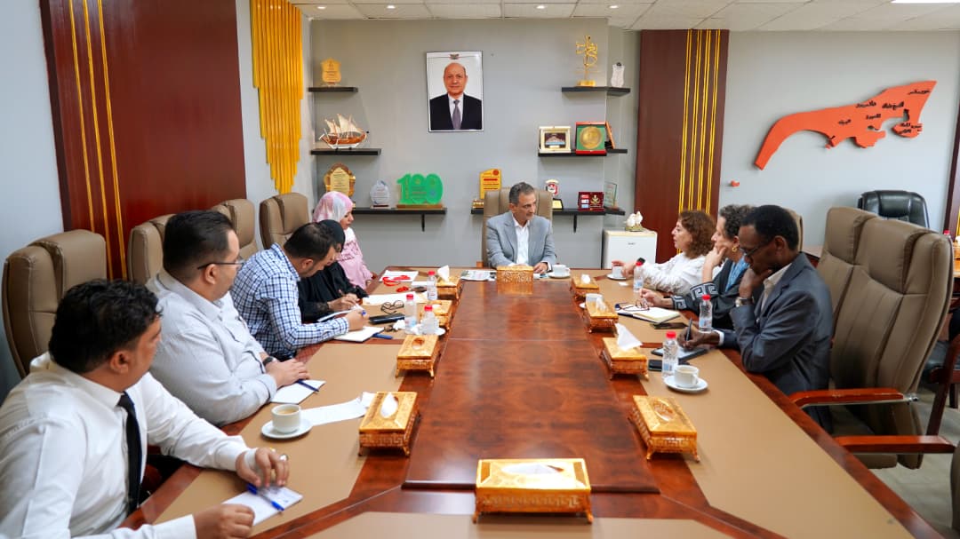 وزير الدولة محافظ عدن يبحث مع الممثل المقيم للبرنامج الإنمائي تعزيز قدرات المؤسسات المحلية