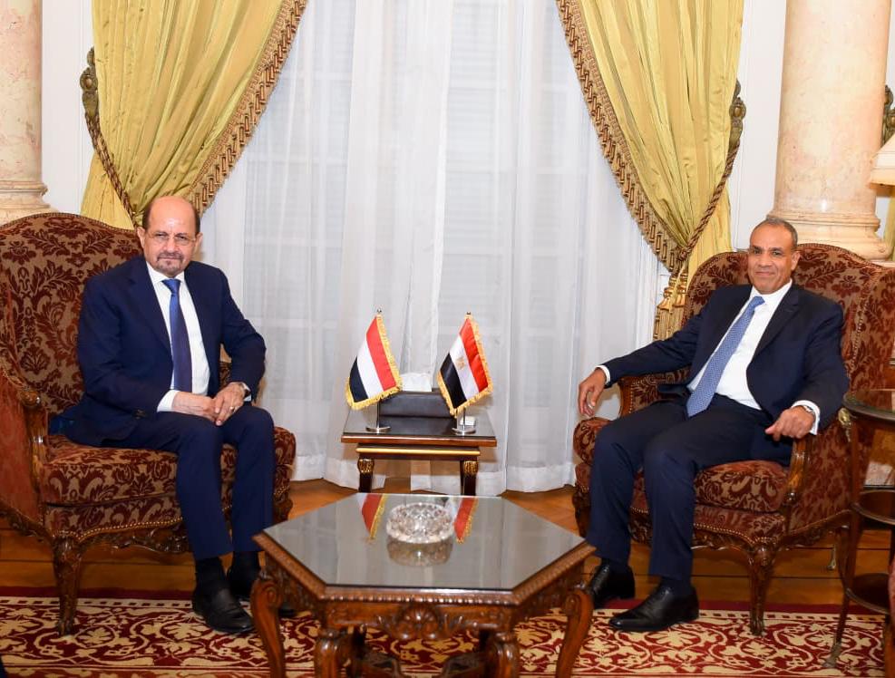 وزير الخارجية يبحث مع نظيره المصري العلاقات الثنائية والتعاون المشترك