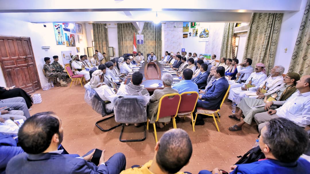 تنفيذي مأرب يناقش تقارير الأداء في عدد من المكاتب بالمحافظة