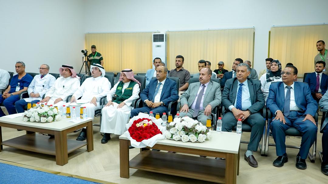 رئيس الوزراء يشهد تدشين وتشغيل أجهزة طبية متطورة في مستشفى الأمير محمد بن سلمان بعدن
