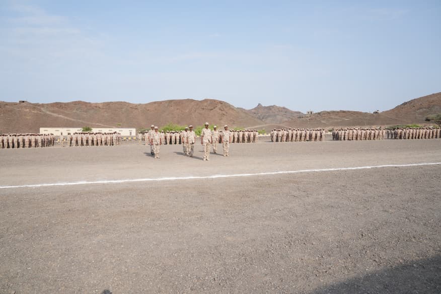 وزير الدفاع يشيد بجاهزية اللواء الثالث حزم في محور المندب