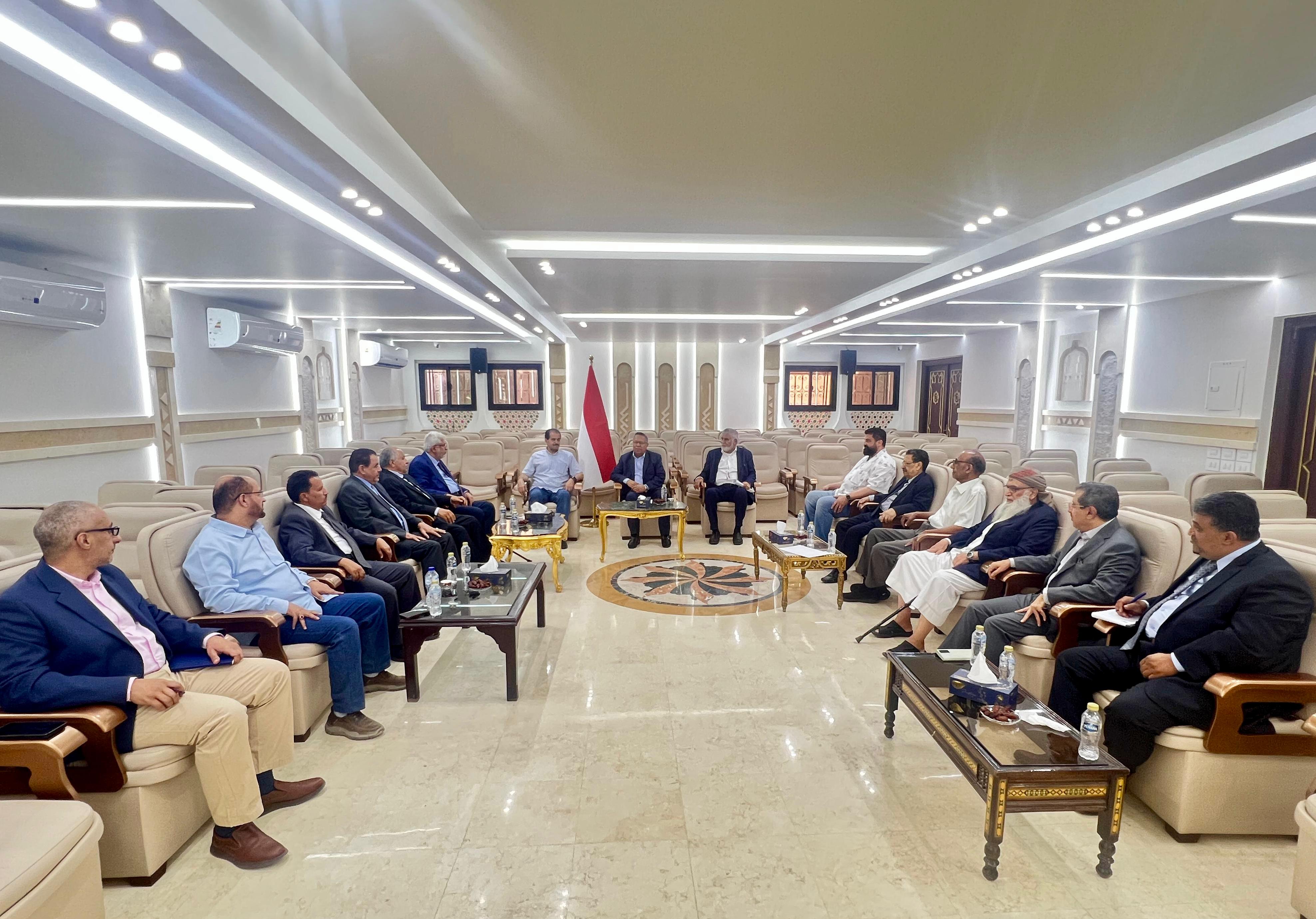 مجلس الشورى يستعرض في اجتماع المستجدات السياسية والعسكرية والاقتصادية