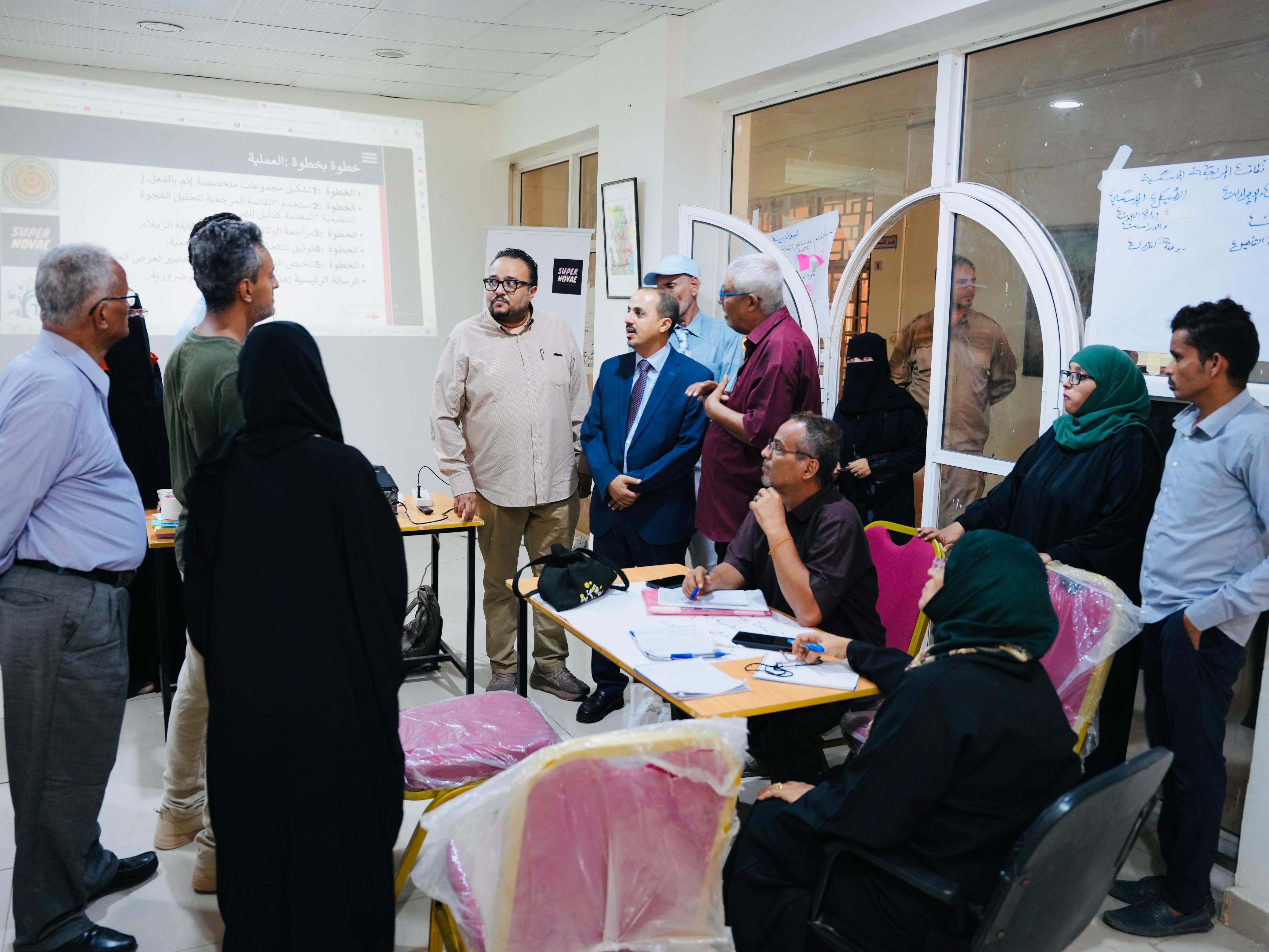 الإرياني يزور معهد جميل غانم للفنون الجميلة ويتفقد المشاركين في عدد من الدورات التدريبية