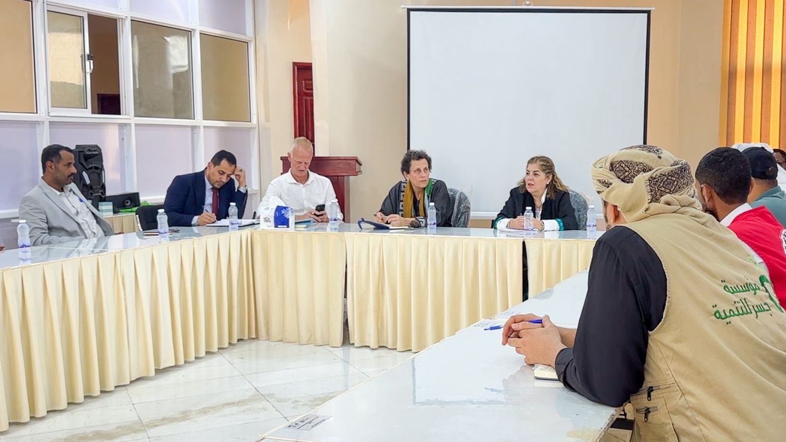 لقاء يناقش احتياجات محافظة المهرة في المجالات التنموية