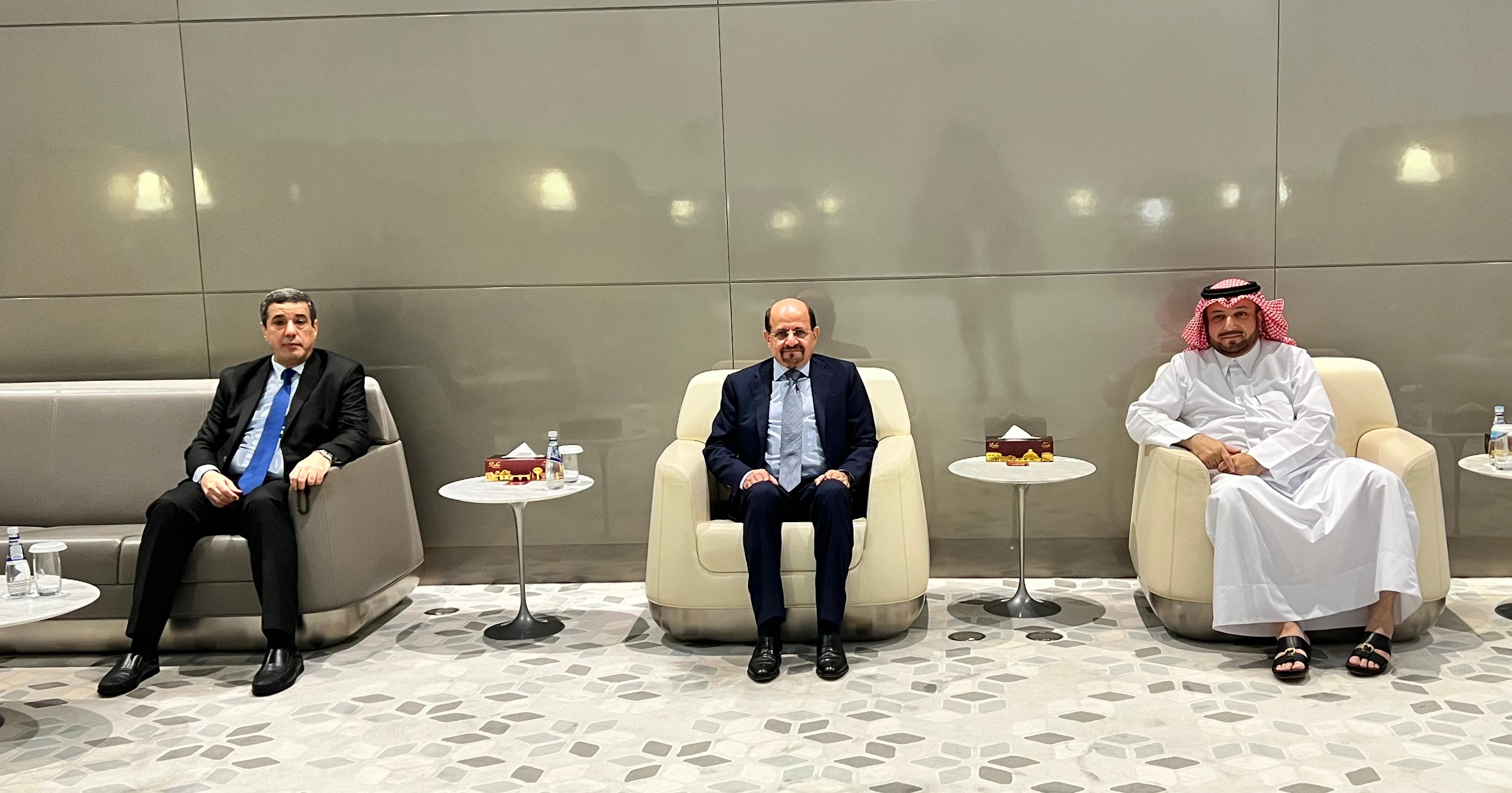 وزير الخارجية يصل الدوحة للمشاركة في اجتماع وزراء الخارجية التحضيري للقمة العربية الإسلامية الطارئة