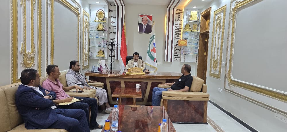 الوكيل مفتاح يطلع على سير العمل في صندوق النظافة والتحسين بمأرب