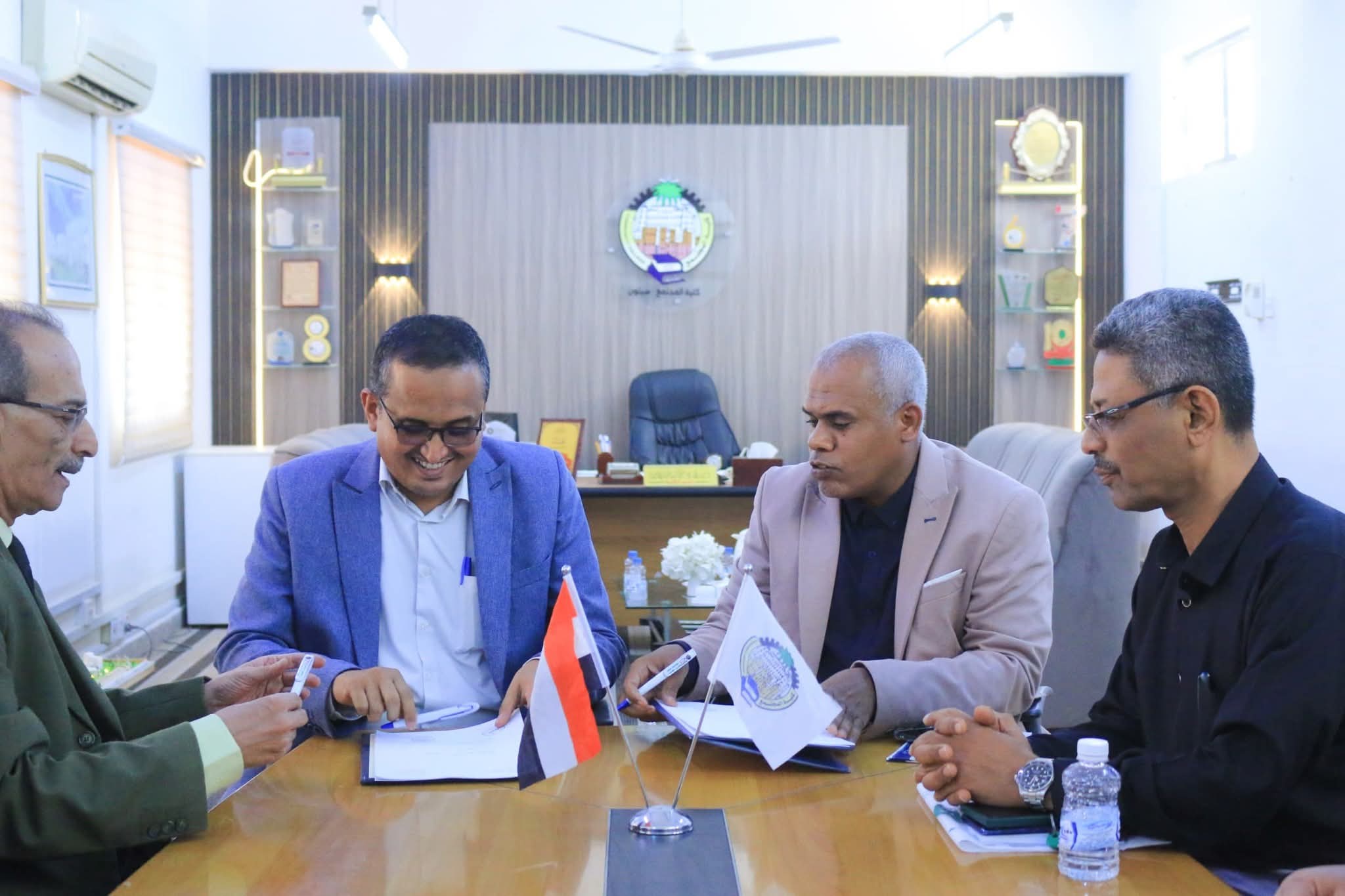 توقيع اتفاقية شراكة في مجالات حماية البيئة بوادي حضرموت