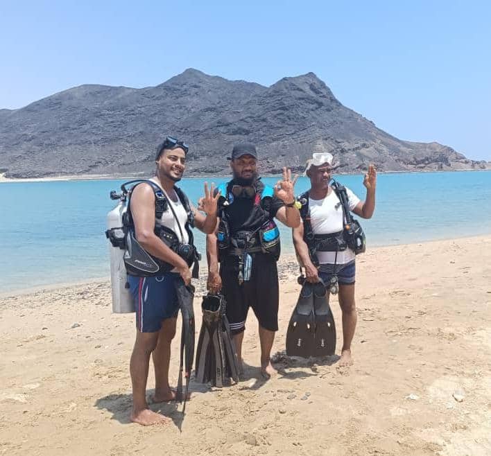 تنظيم فعالية غوص في جزيرة العزيزية بعدن لتعزيز السياحة البحرية