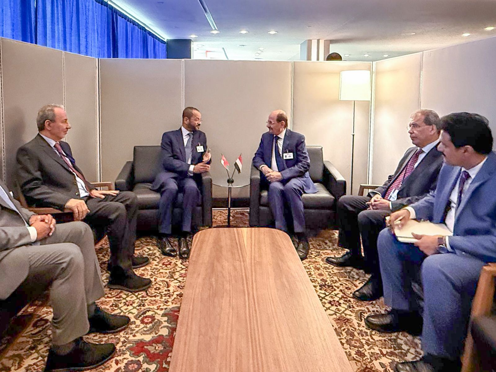 الزنداني يلتقي وزير الخارجية العماني