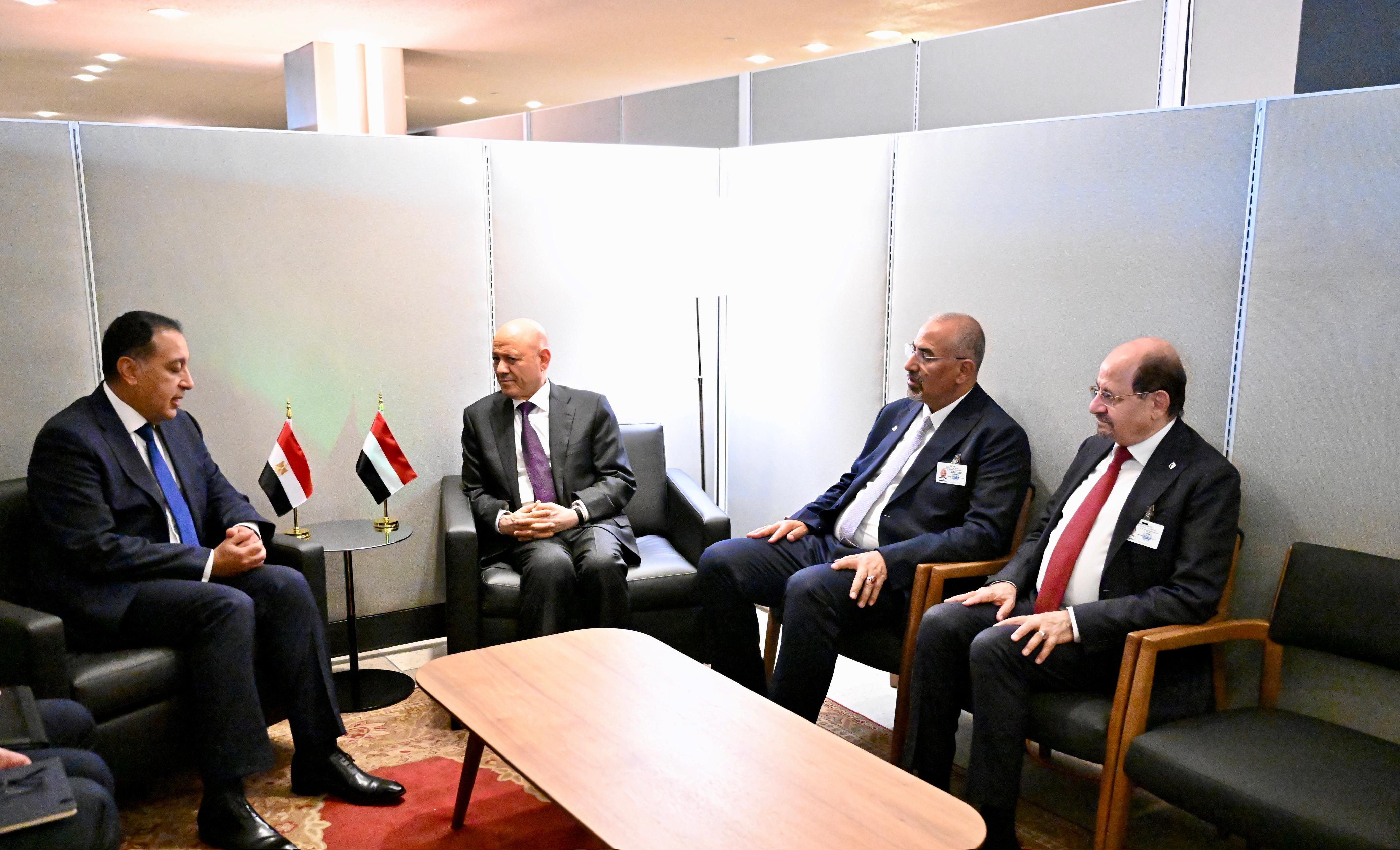 رئيس مجلس القيادة يستقبل رئيس الوزراء المصري للبحث في العلاقات الثنائية ومستجدات المنطقة
