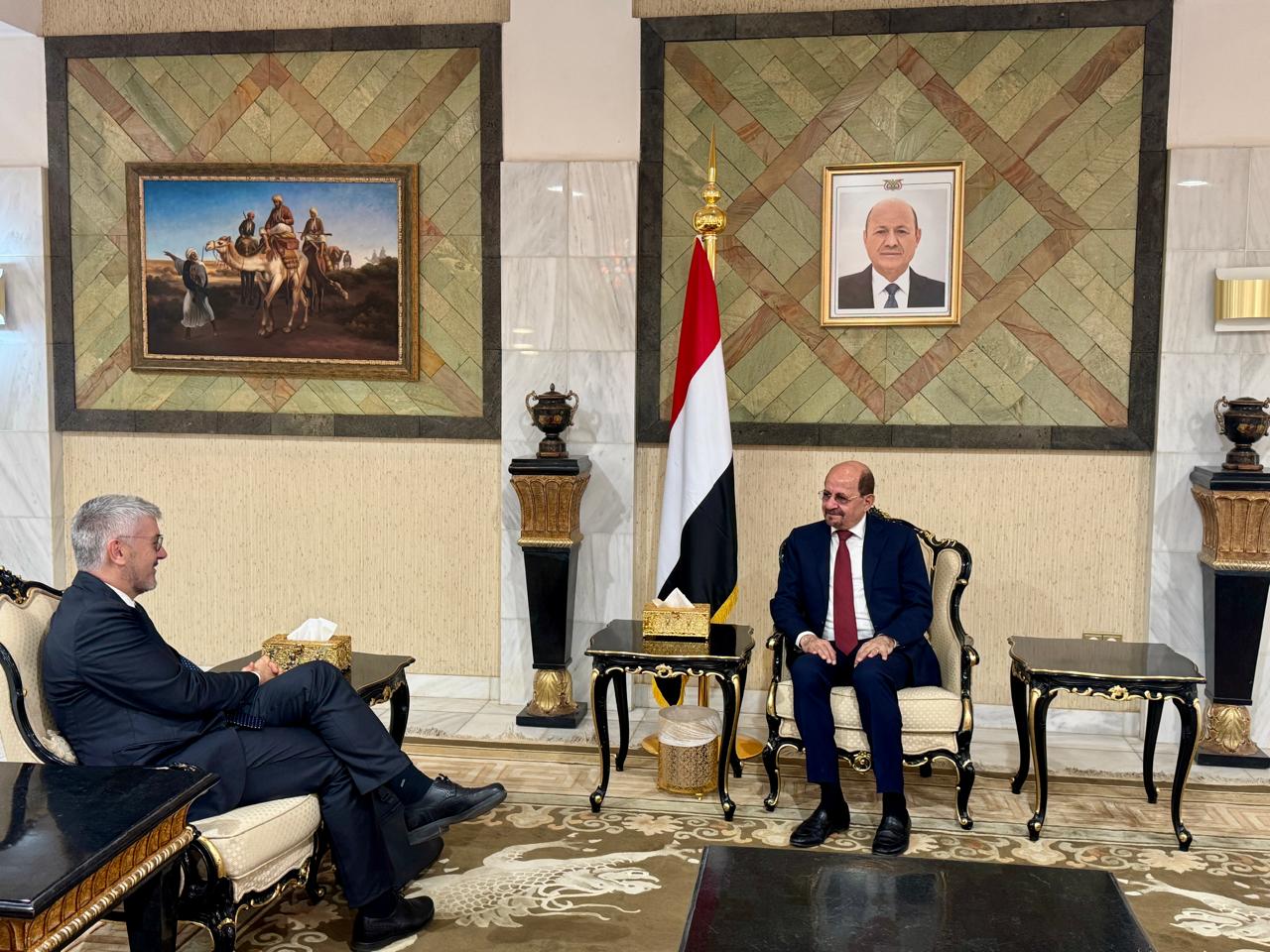 وزير الخارجية يبحث مع مستشار الأمن الوطني النمساوي تعزيز العلاقات الثنائية