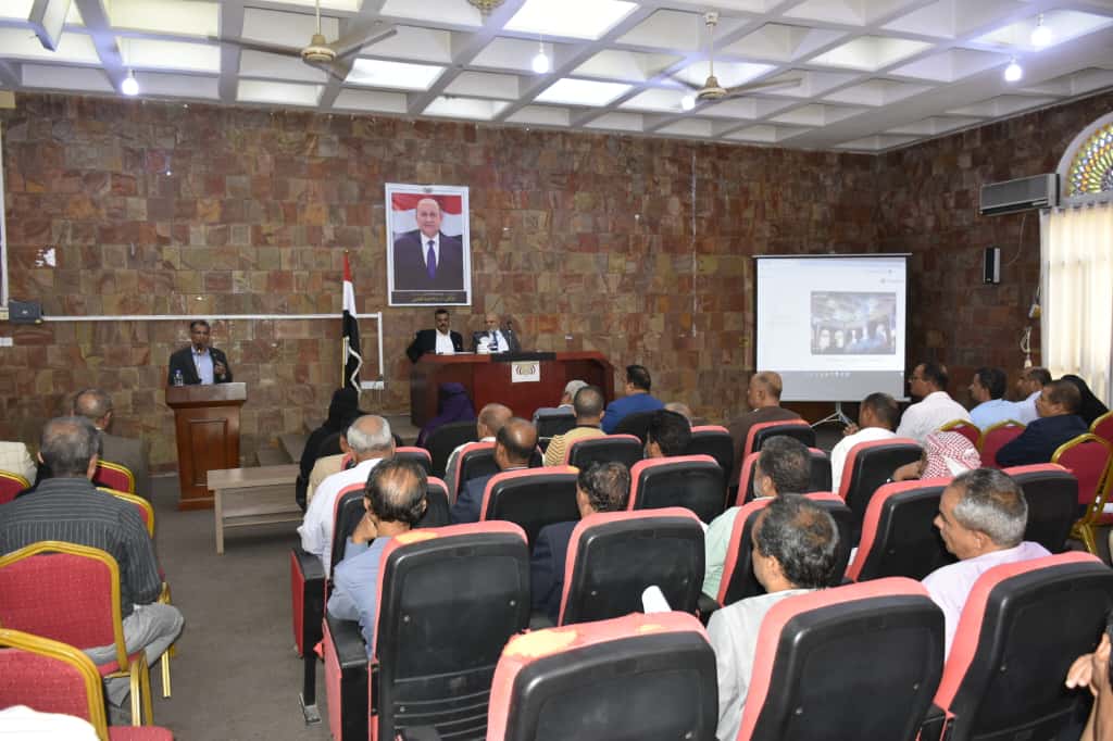 محافظ تعز يؤكد عزم السلطة المحلية على تحقيق التوظيف الأمثل لما لديها من موارد ذاتية ومتاحة