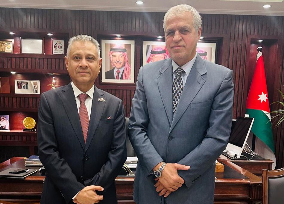 السفير فقيرة يبحث مع رئيس هيئة الطيران الأردني تعزيز التعاون بين البلدين