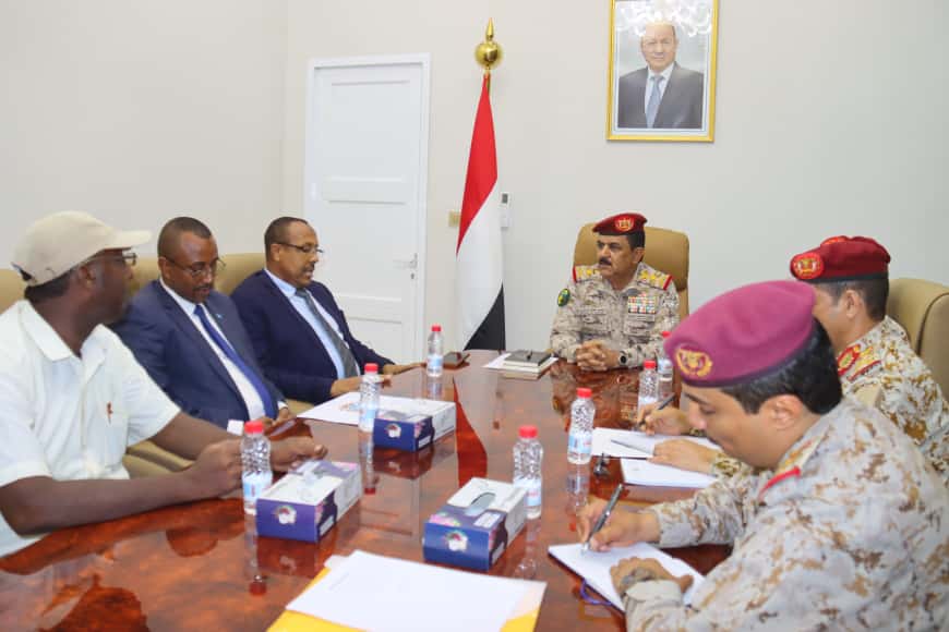وزير الدفاع يبحث مع سفير الصومالي التعاون المشترك